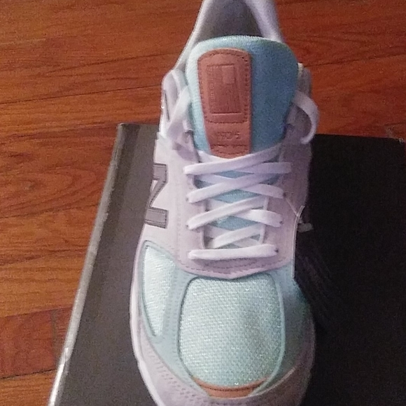 New Balance 990v5 -- Kawhi Leonard "White Gold" - Picture 4 of 4